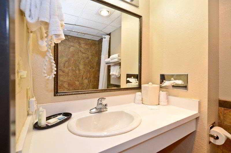 Revel Hotel Minot - Surestay Collection By Best Western Exterior foto
